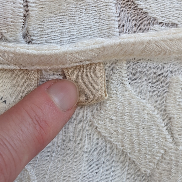 ANTHROPOLOGIE LACE FLORAL HANDKERCHIEF HEM TOP - Picture 7 of 10